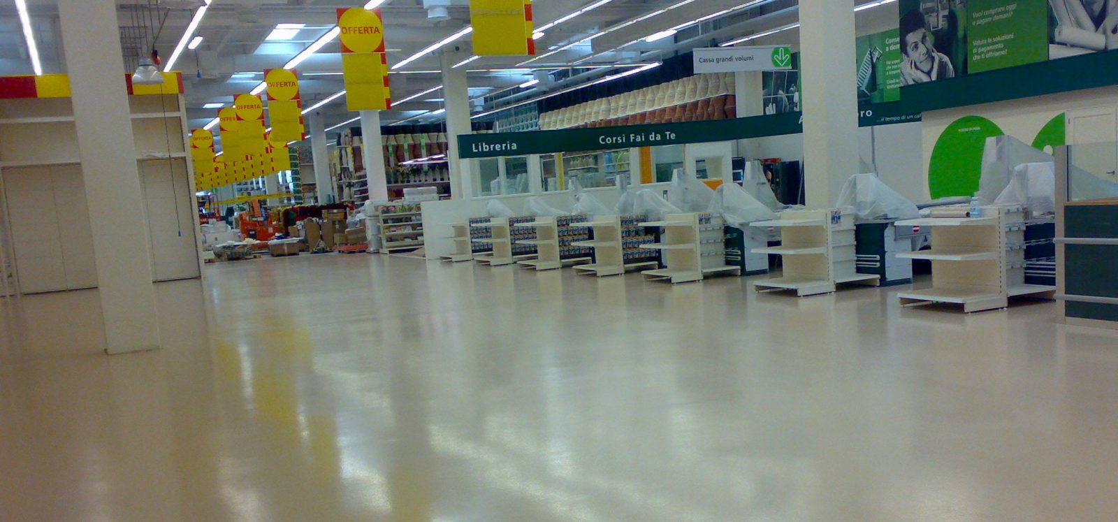 pavimentazione-rivestimento-resina-epossidica-metacrilata-locali-commerciali-giesse-service pavimentazione-rivestimento-resina-epossidica-metacrilata-locali-commerciali-giesse-service
