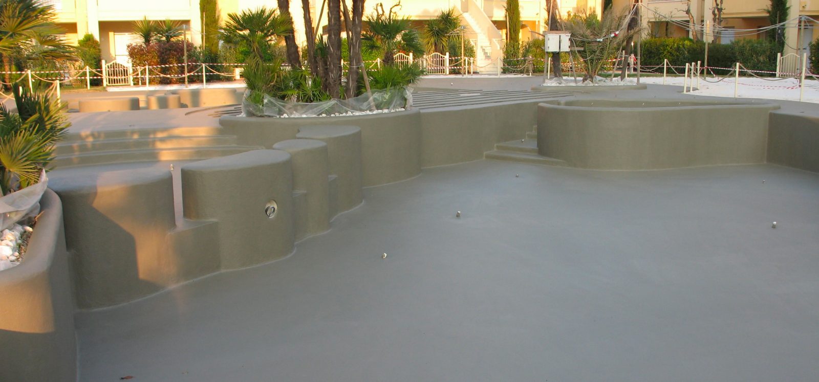 rivestimento-resina-epossidica-poliuretanica-monocromatica-piscina-jesolo-giesse-service rivestimento-resina-epossidica-poliuretanica-monocromatica-piscina-jesolo-giesse-service